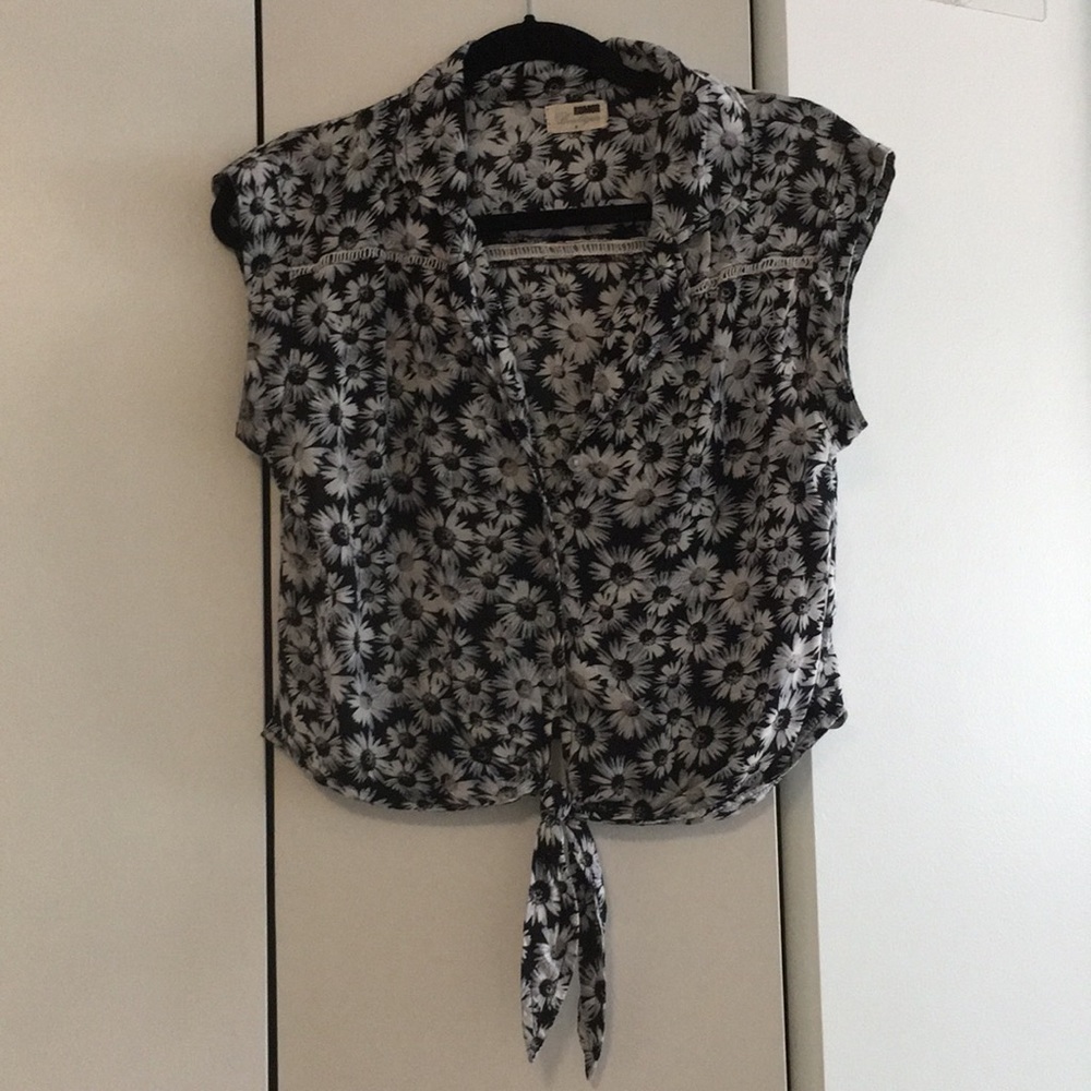 LF Stores knot tie crop shirt